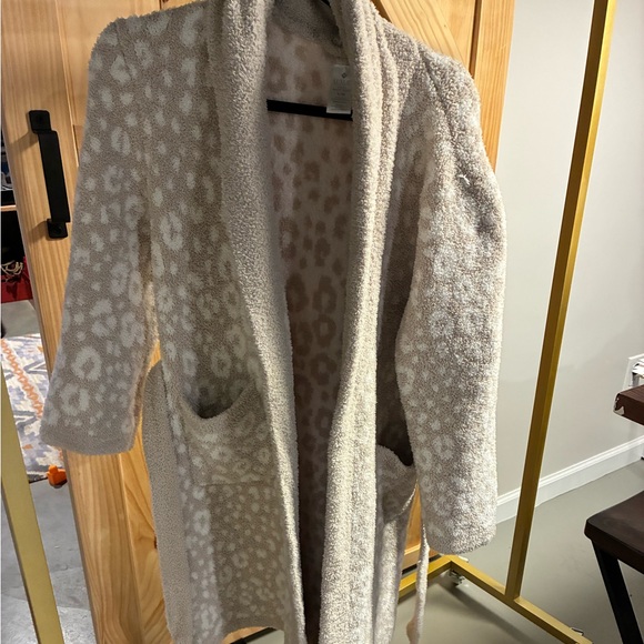 Cozy Gray Leopard Print Robe - Picture 6 of 7